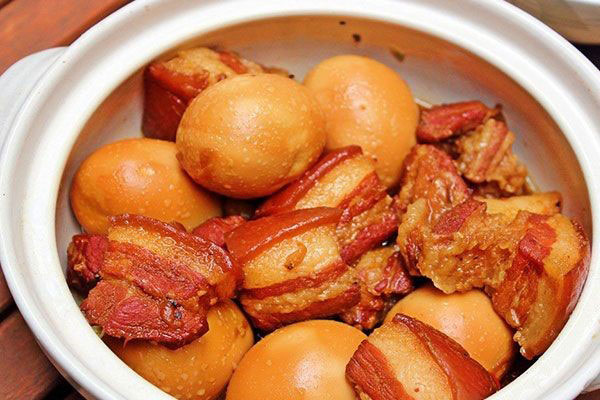 Cơm thịt kho tàu